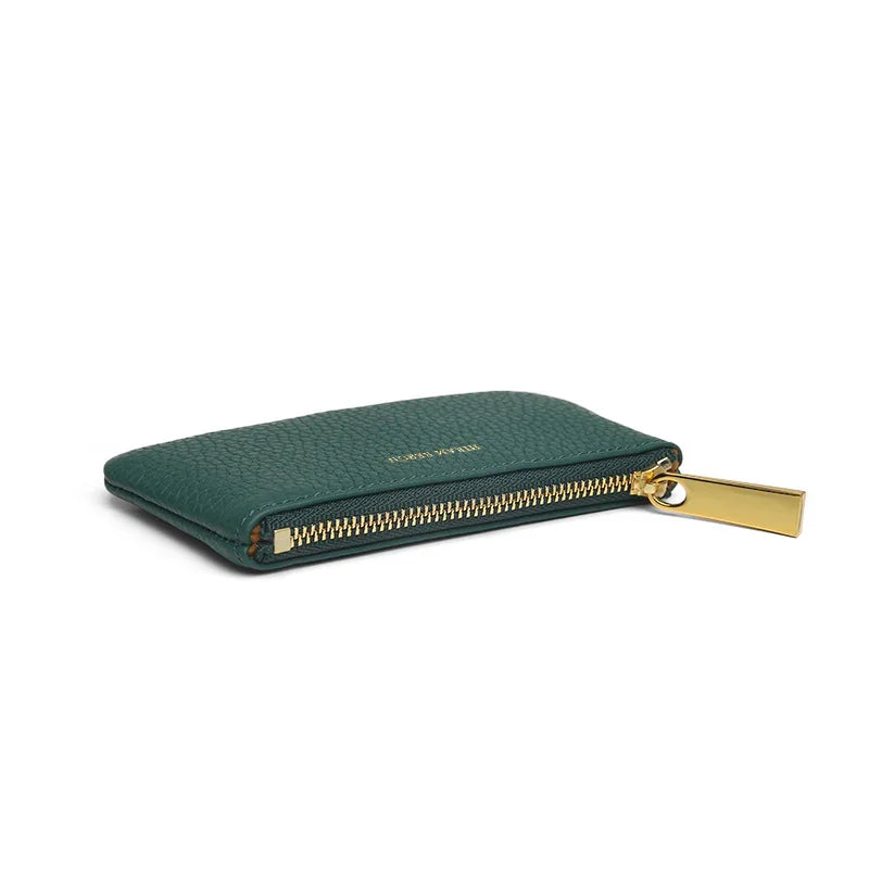 close up of the zipper for the key case