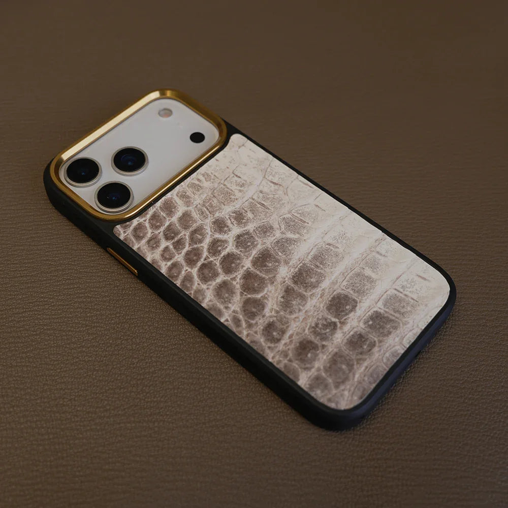 detail shot of MagSafe genuine aligator skin iphone cover