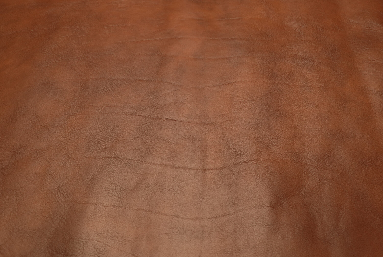 Understanding Neck Wrinkles in Full-Grain Leather: German Togo vs. Italian Veg-Tan