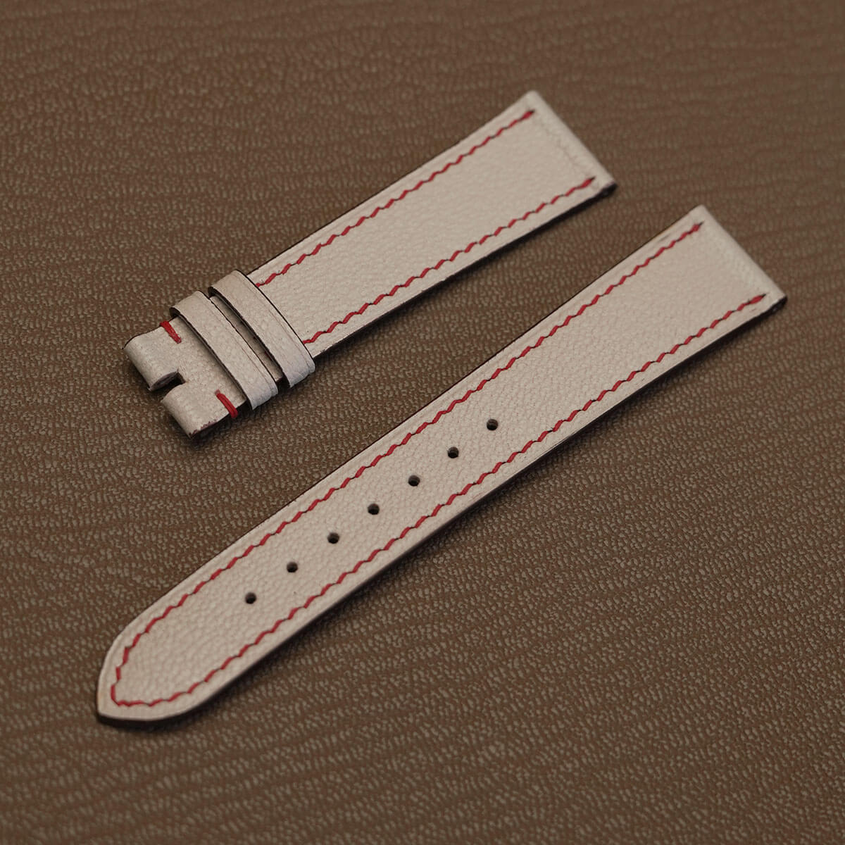 Pair of 1.8mm flat Beige White Alran chèvre leather watch bands showing red perimeter stitch detail