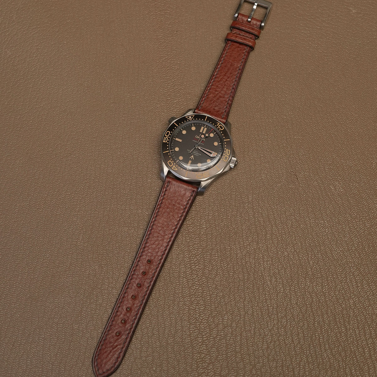 Complete brown Ausonia vegetable tanned leather watch strap mounted on luxury titanium dive watch   