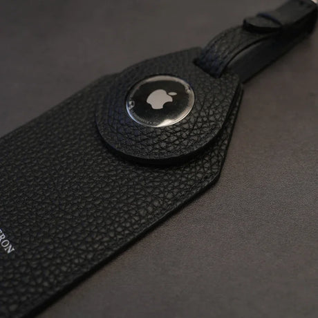 the close-up of the airtag slot for the luggage tag